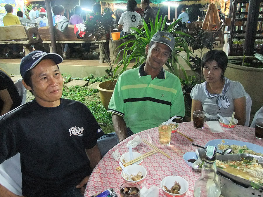 [b]มากันเกือบครบเลยครับ  คันกะรอก อิอิ[/b] 
:cool: :cool: :cool: :cool: :cool: :cool: :cool: :cool: