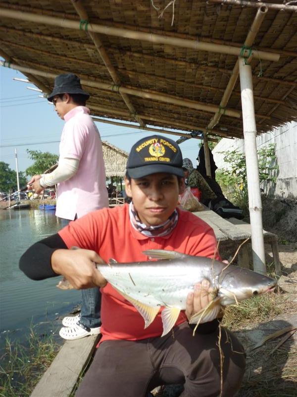 เอาไปหนึ่งหล่อก่อนน้อง :smile: