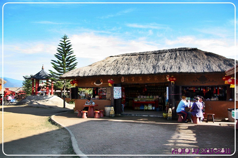 บริเวณร้านอาหาร บรรยากาศบ่ายๆ ไม่ค่อยหนาวมาก เพราะแดดค่อนข้างร้อนครับ