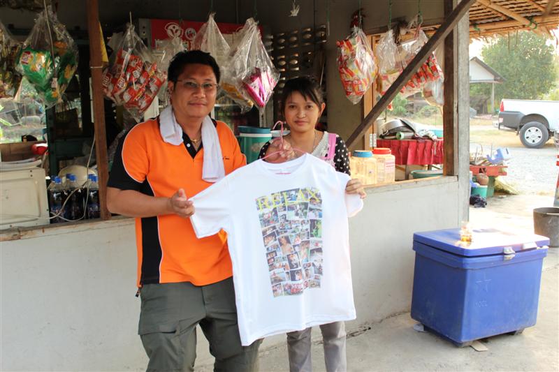 น้าต่อเเจกเสื้อ   ได้ถามเขาบ้างไหมว่าอยากได้เหรอเปล่า   :cheer: :cheer: :cheer: