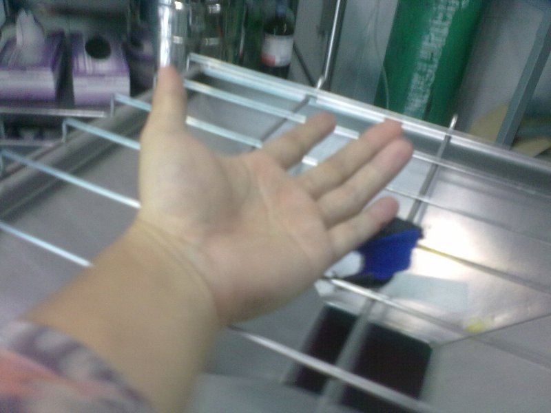 ตัดสาย แล้วเรียกแท็กซี่ไปคลีนิกในละแวกนั้นครับ
 :cry: