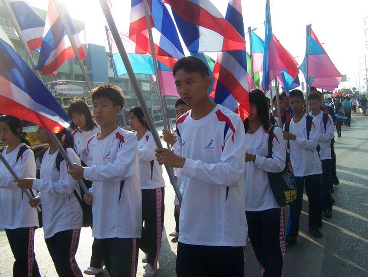  [center] :cheer: :cheer: :cheer: :cheer:  ขบวนถือธงต่างๆ   :cheer: :cheer: :cheer: :cheer:[/center]