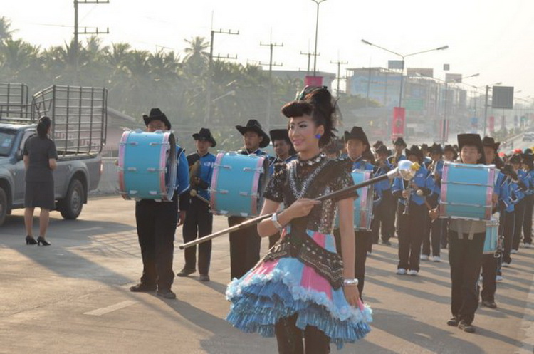  [center] :cheer: :cheer: :cheer: :cheer:  ต่อด้วยวงดุริยางค์ประจำร.ร.   :cheer: :cheer: :cheer: :ch