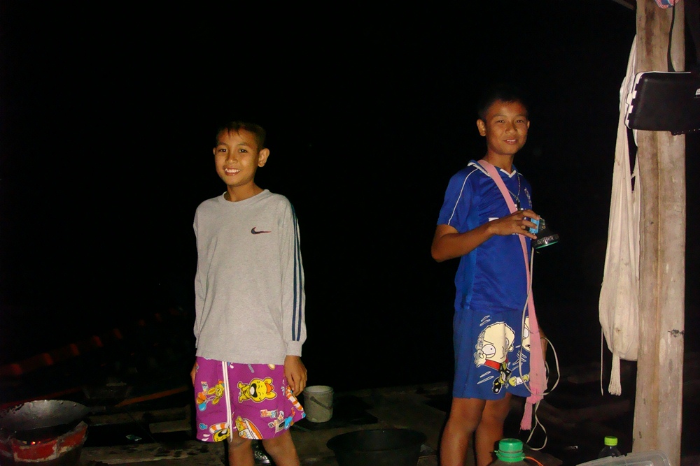 สองพี่น้องเจ้าของแพ ขอบคุณมากสำหรับมิตรภาพ และน้ำใจที่หาได้น้อยสำหรับคนในเมือง :blush: