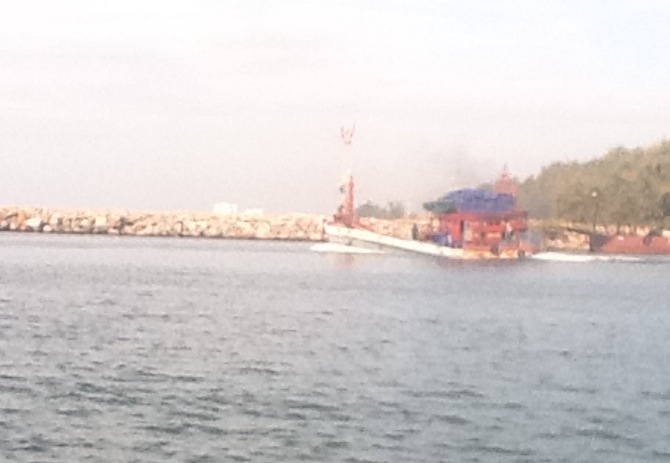 แรงจังคลื่นจากเรือเวลาตอนนี้8:39นิ ครับกำลังรอเรือผ่านไปครับอิอิ