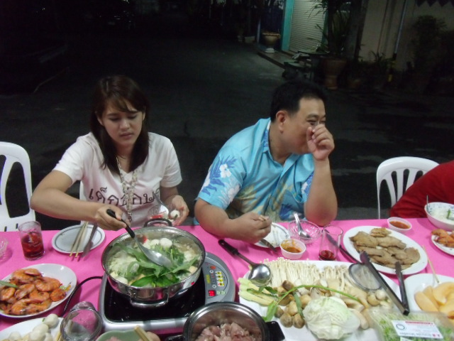 กินไปคุยไป  :umh: :grin: