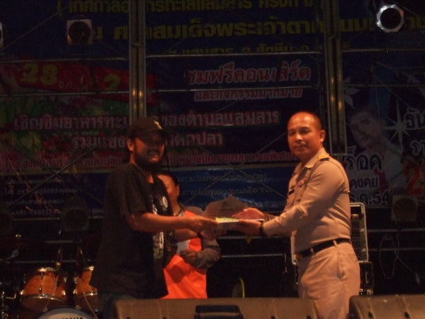 ขออีกสักรางวัลครับ อันนี้พี่เค รางวัลชนะเลิศปลาสากดำ สากเหลือง ครับ
