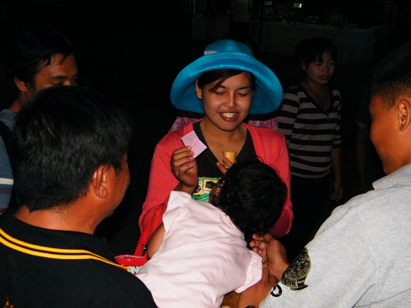 ได้อะไหร่เหรอเจี๊ยบ ยิ้มไม่ยอมหุบเลย :laughing: :laughing: :laughing: :laughing: :laughing: :laughin