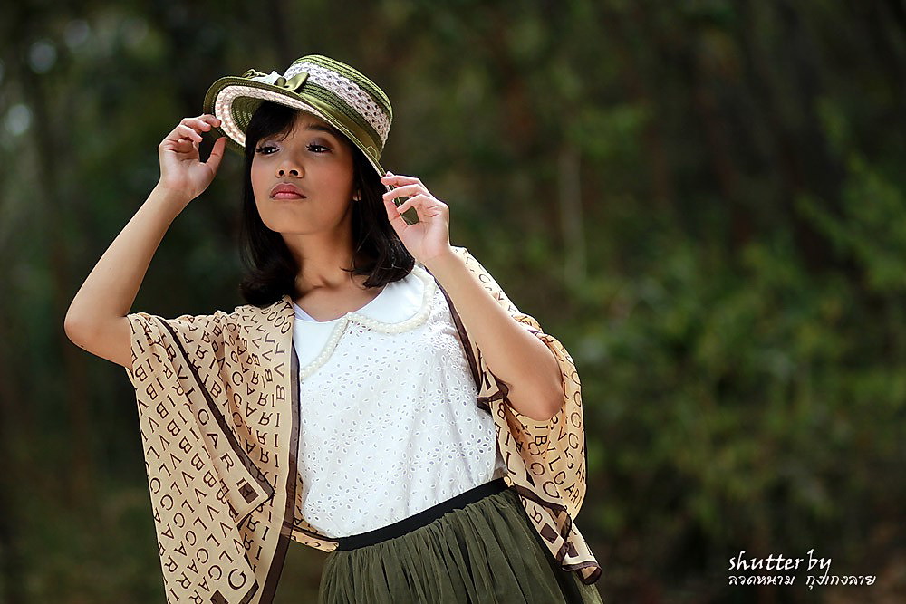 อยากให้หลานได้ภาพกลับไปเยอะๆ จึงให้หลานสับเปลี่ยนชุดไปเรื่อยๆ