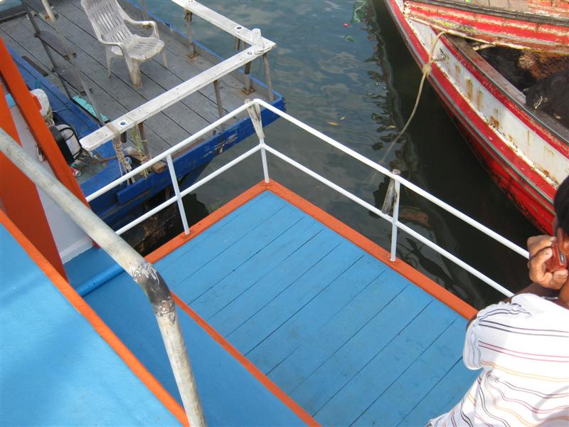 พลาสฟอร์มท้ายเรือกว้างพอสำหรับตกปลาสบาย :grin:
