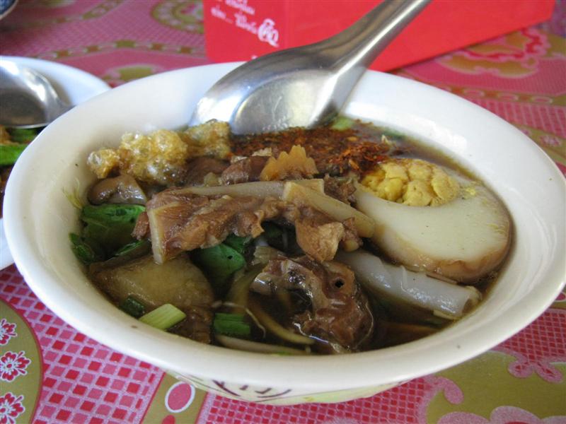อั๊ยยยย่ะมีก๋วยจั๊บกิงด้วยยยย ชามละ10บาทถูกคอตตตตตตต