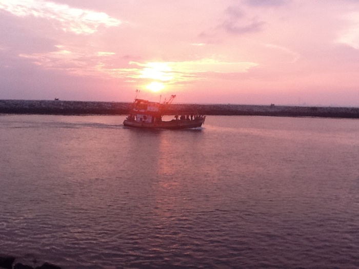 เรือกับพระอาทิตย์ครับ