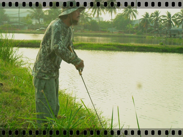   เคาะอยู่ตั้งนานแต่..เงียบ    เสียงอะไรขรุกขักอยู่ข้างตลิ่งฟะ....



[q][i]อ้างถึง: แจ่มน้ำจืด 