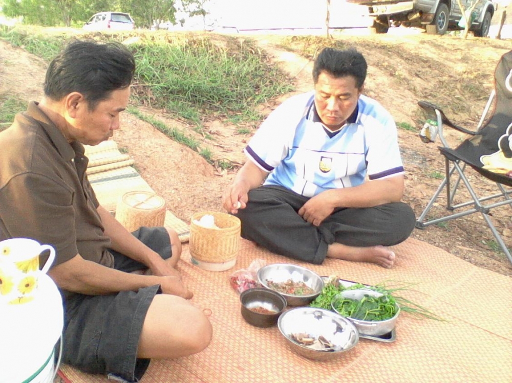  :spineyes:รองท้องไว้เดี๋ยวจะไม่ถึงเย็นวันอาทิตย์ :spineyes: