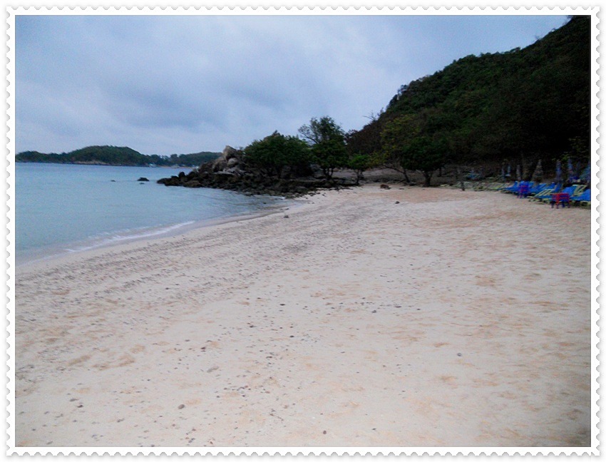 [b]หาดตายายนี้ทรายขาวมากๆน้ำใสแจ๋วเลย สวยๆๆ ผมชอบหาดนี้ที่สุดเลย[/b] :love:
