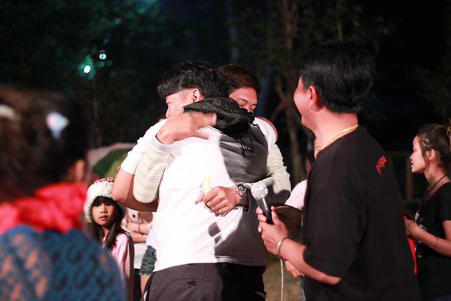 มีเดินมากระซิบกรรมการบอกจัดแจ่มๆให้หน่อยน่ะ เอาจัดให้ :laughing: :laughing: :laughing: :laughing: