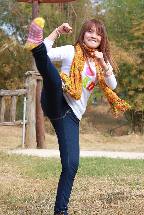 ใครปากหม..านมาหาเรื่อง น้องพลอยเสยคางขาพาดคอไปเลยน่ะ :laughing: :laughing: :laughing: :laughing: :la