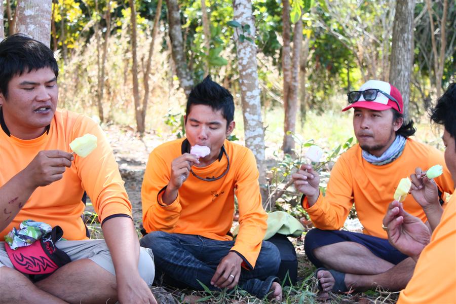 เป็นบุญปากมากๆ โอมเลี้ยงไอติม
 :laughing: