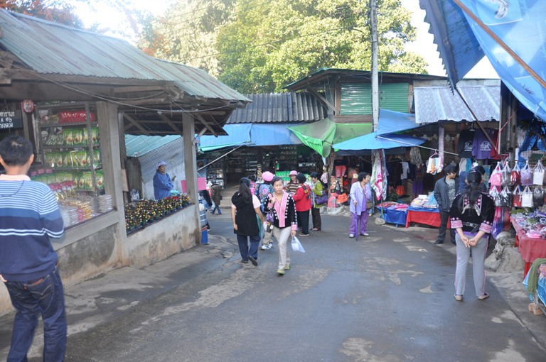 สินค้ามากมายราคาไม่แพงมีให้เลือกเยอะเลยครับ :grin: