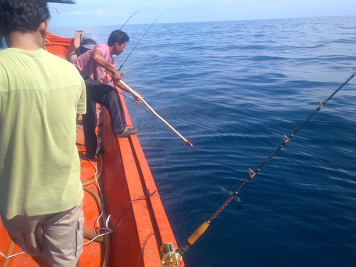 หัวเรือ น้าดำจิ๊ก โดนเข้าให้ !! 