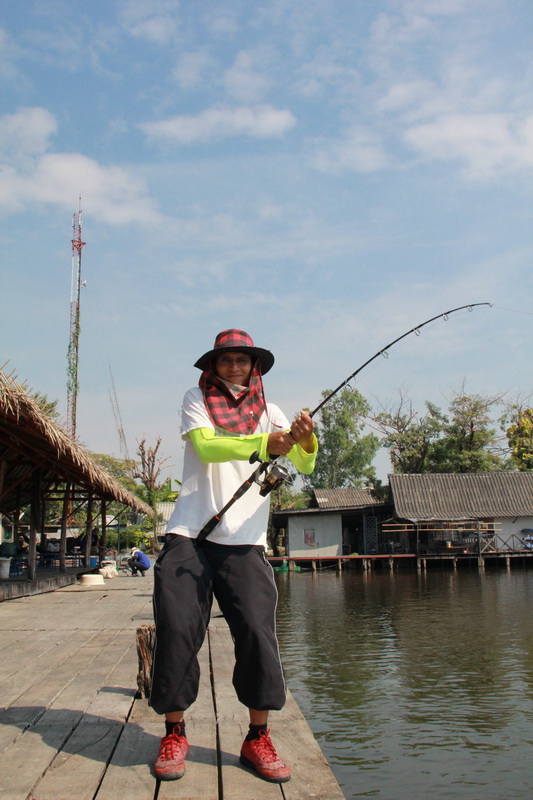 เล่นข้างไม่ถนัดนี่...เอาเรื่องอยู่เหมือนกันนะครับ... :sick: :sick: :sick: