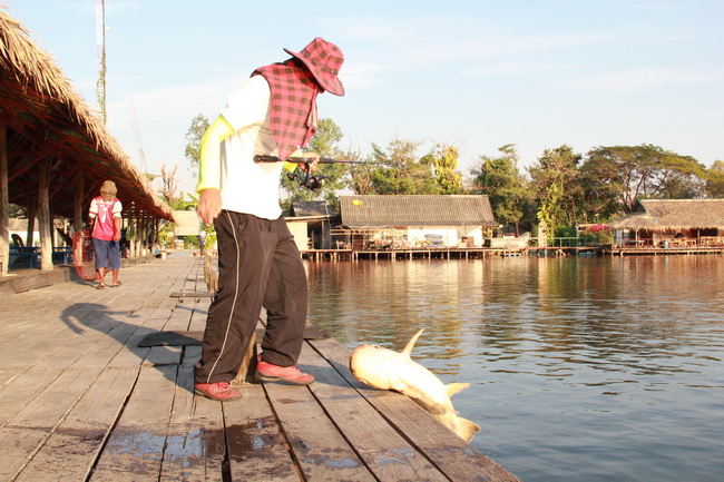 ขอโทษนะ...ปล่อยหลุดมือ...หลังแทบหัก.. :ohh: :ohh: :ohh: