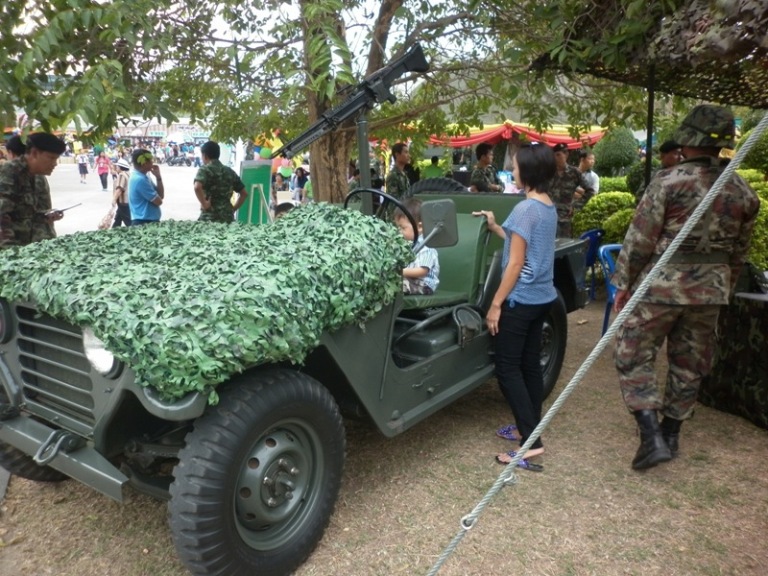 เป็นประจำเหมือนทุกปีครับ   กรมการทหารช่าง  จ.ราชบุรี   ได้จัดงานวันเด็กเพื่อลูกหลานของกำลังพล  และเด