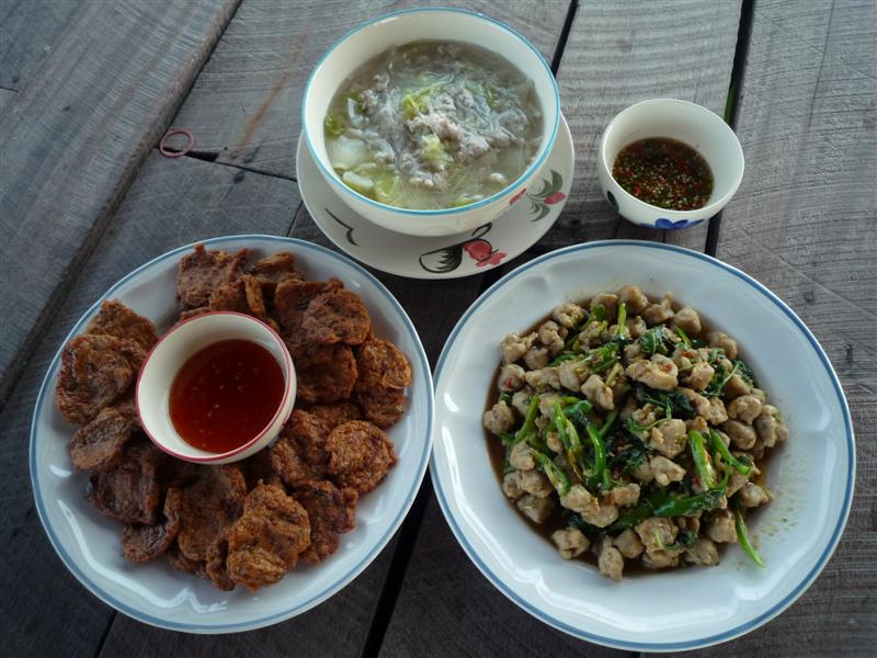 มื้อกลางวันก่อนนะครับ :grin: :grin: :grin: