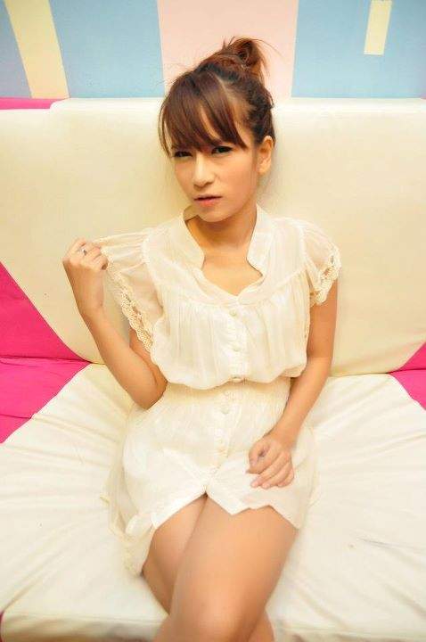มาส่งการบ้านพริตตี้คนแรก น้องหมวย :love: :love: