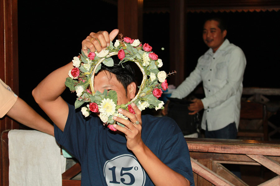 พี่หรั่งบอกวันนี้ใครไม่ได้เอามงกุฎดอกส้มไป     พี่ชูเอาสิเล่น...แล้ว :cry: :cry: :cry: :cry: