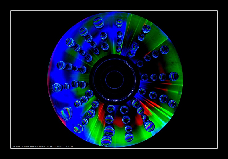 อันนี้ไม่เกี่ยวกับควัน..แต่เป็นแผ่น CD ตกน้ำเลยเอามาถ่ายภาพลองดู.. :laughing: :laughing: :laughing: 