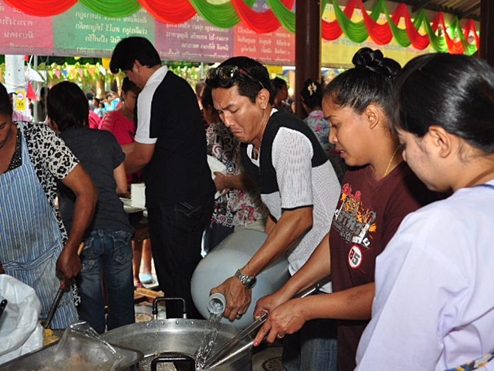 มาทีหลังก็รับงานหนักไปนะคราบบบบบบบบ ท่านประธาน  อิอิ