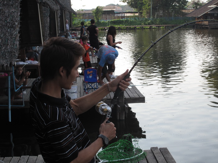 มาถึงคิว โปรฯ เต้ กันบ้างครับ

คนนี้หนักแน่นมากๆ

 :laughing: :laughing: :laughing: