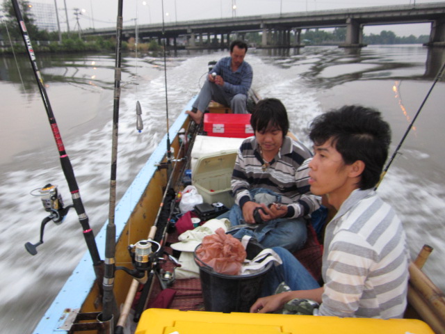  สมาชิกพร้อมลงเรือนั่งเรือเข้าหมายไต๋ชนนำเทียว :cheer: :cheer: :cheer: