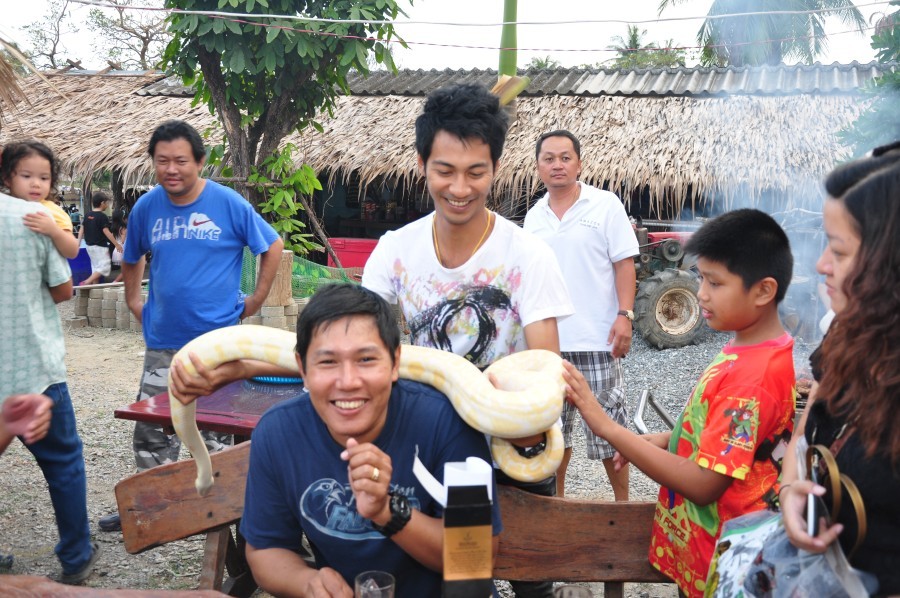 เจ้าน็อตเอาไปแหย่พี่อู๊ด ดูหน้าตาอู๊ดดิกลัวหรือหยิวก็ไม่รู้ :laughing: :laughing: