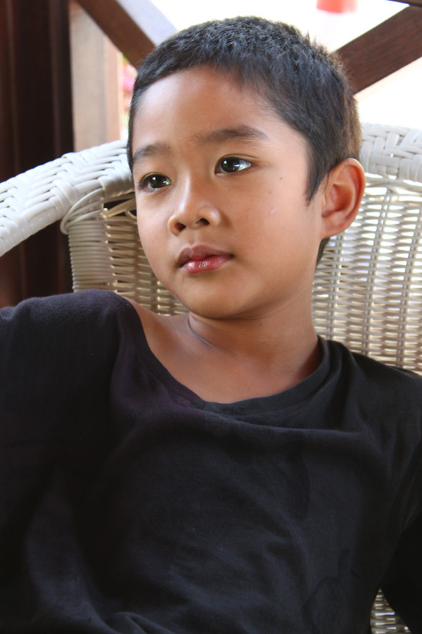 พวกลุงๆน้าๆ เล่นไรกันน่ะ   หนูนั่งดูตั้งนานแล้วไม่ไหวเลย :laughing: :laughing: :laughing:
