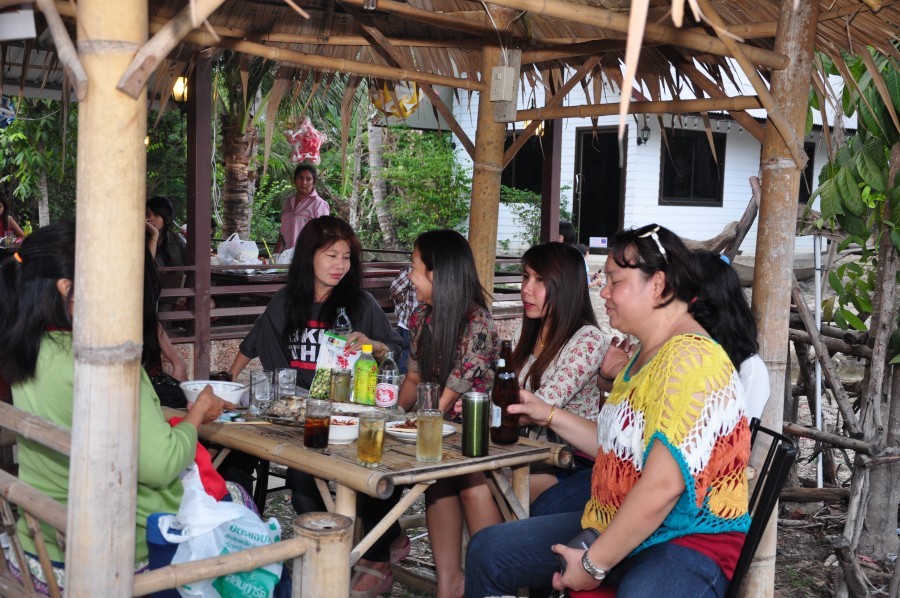 สมาคมแม่บ้านงามไส้ ยังเม้าท์ไม่เลิก :laughing: :laughing: :laughing: