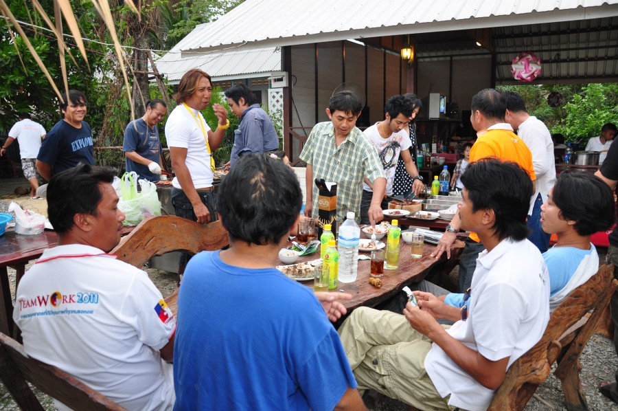 สถานการณ์ข้างเตาเป็นเช่นนี้ครับ วุ่นวาย ชุลมุน :laughing: :laughing: :laughing: