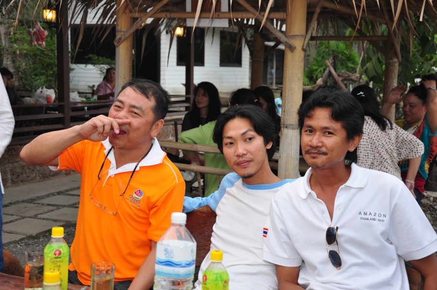 สามหนุ่มเนื้อทอง :laughing: :laughing:ใครเป็นใครดูเอา :grin: