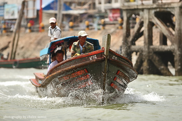 ถ่ายมาเยอะครับ เรือแถวนี้ชอบมาก ลำใหญ่ แข็งน้ำ ไม่โคลงแต่ใช้เครื่องเล็กๆ ยังวิ่งดี ไม่ได้อืดเลย 