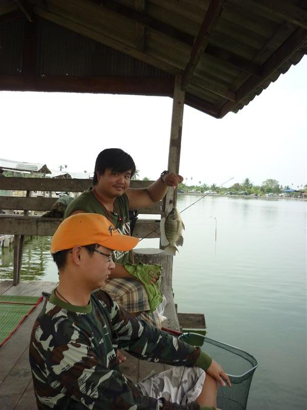 อีกหน่วย ผ่านครับ.....คือเล็กๆสักสี่นิ้วเนี่ยเยอะมากครับหรือสักฝ่ามือเนี่ยไม่นับครับ ไม่ถ่าย :smile: