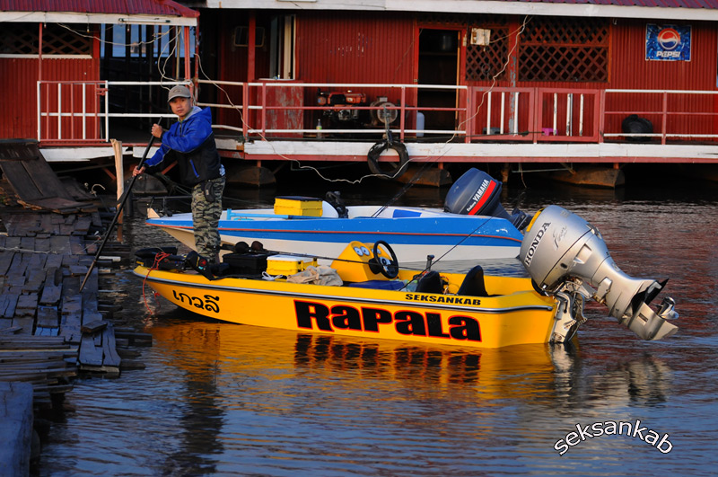 เรือลงน้ำเสร็จก็สว่างกันพอดี

ถ่ายหน่อยสักรูป 
