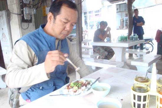 กินก่อนเลยเดี๋ยวต้องไปอีกไกล
