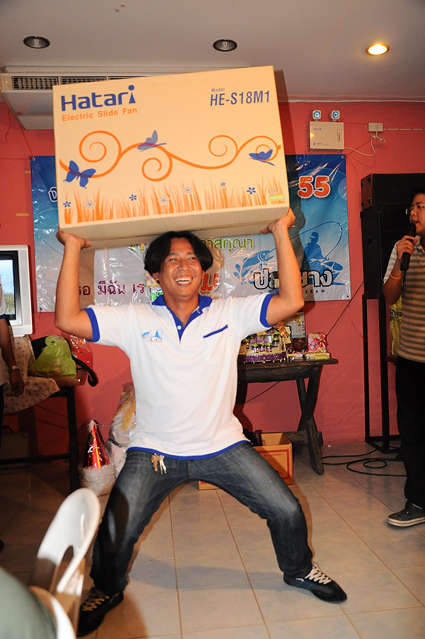 [b]โห แบกไม่ไหวเลย น้าต่อเรา อิอิ[/b]
:laughing: :laughing: :laughing: :laughing: :laughing: :laugh