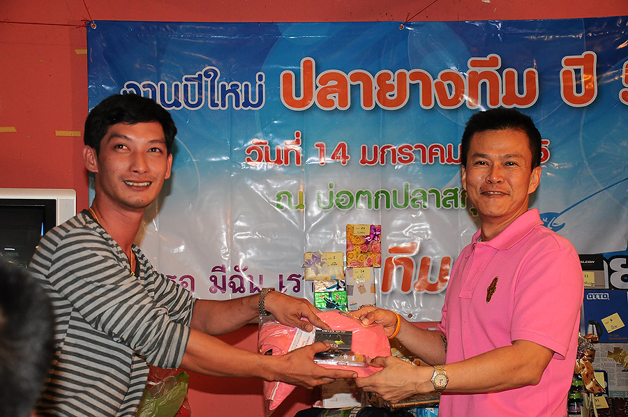 [b]วันนี้ได้รับเกียรติจาก คกก.โอ๋ (บัคบันนี่) มาร่วมงานด้วยครับ งั๊นให้มาจับแจกรางวัลพิเศษเลยครับ อิ
