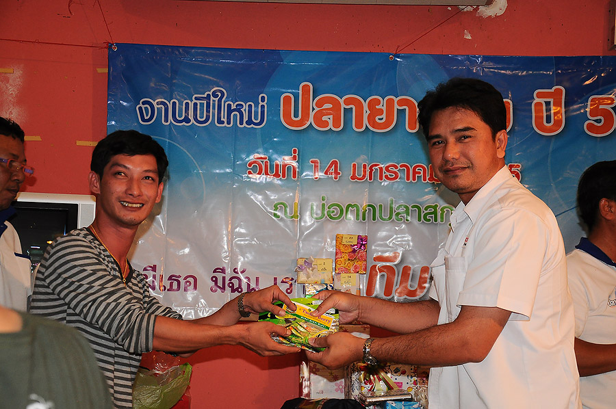 [b]ยังไม่พอครับ แจกอีกครับ น้าโอ๋  อิอิ[/b]  :cheer: :cheer: :cheer: :cheer: