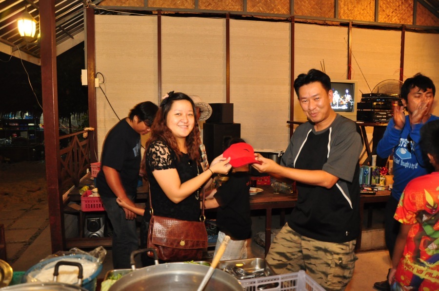ขอไม่บรรยายแล้วกันนะครับ คงรู้แล้วว่าใครเป็นใครบ้าง :laughing: