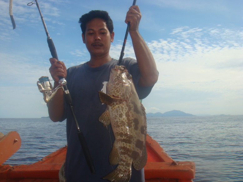 จุมโพ่บ่าวเอาขึ้นมาแล้วจากหัวเรือ  ไซส์กำลังน่ารัก....