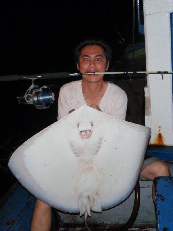 ให้เค้าโชว์ก่อน ดูสีหน้าแบบจะเป็นลมให้ได้ :laughing: