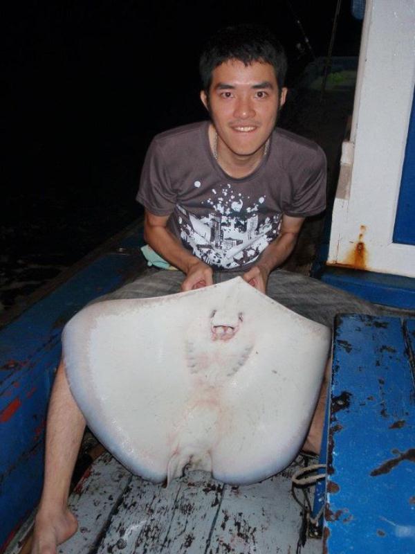 ท่านนี้แฟนน้องบีเค้าครับ งวดนี้ได้เป็นพระเอกเหมือนกัน :grin: